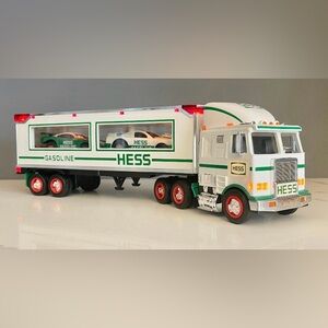 1997 Hess Truck & Racers – Brand New in Box NIB – Lights Vintage Collectible